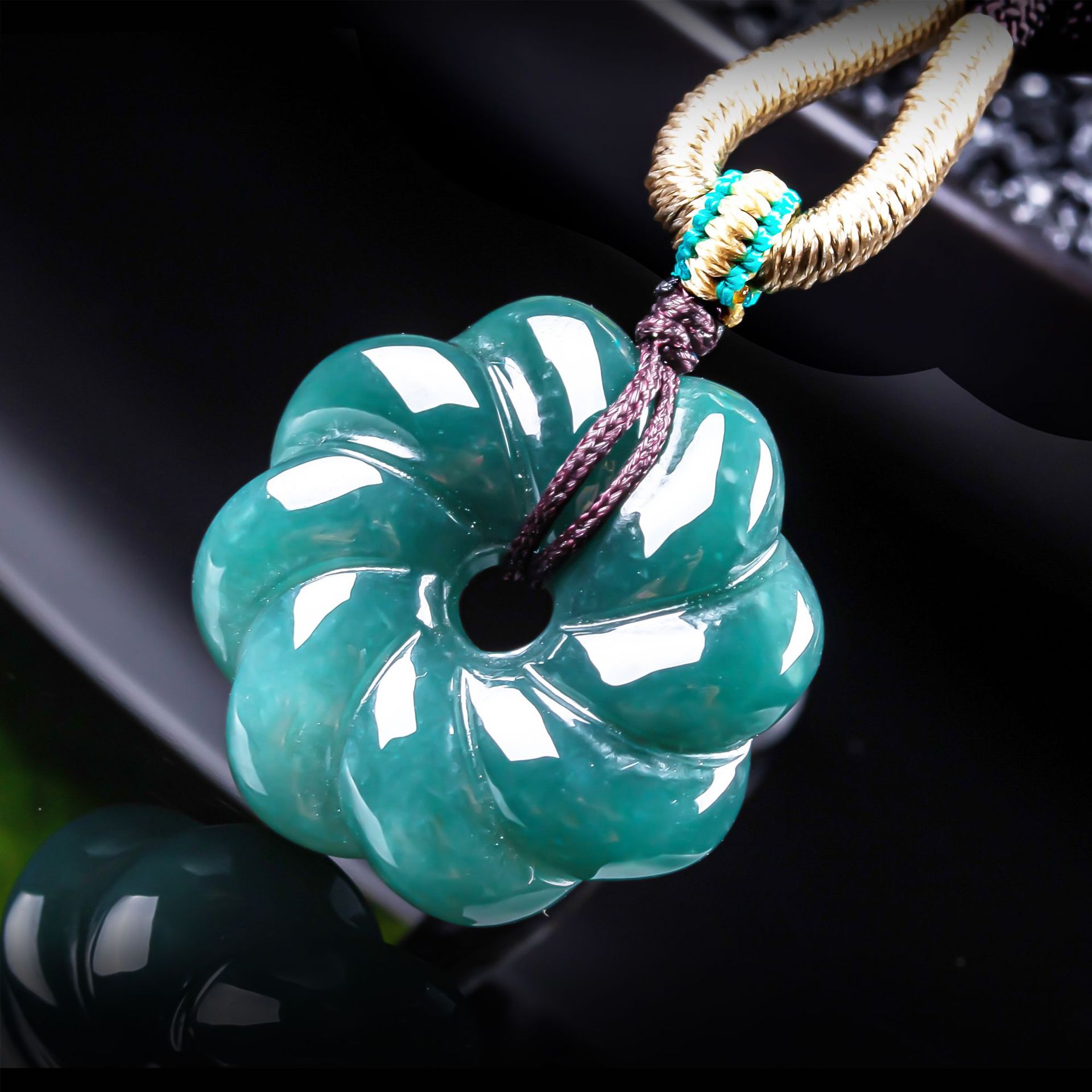 Natural Burmese Jadeite Flower - огляд і ціна Woman Accessory