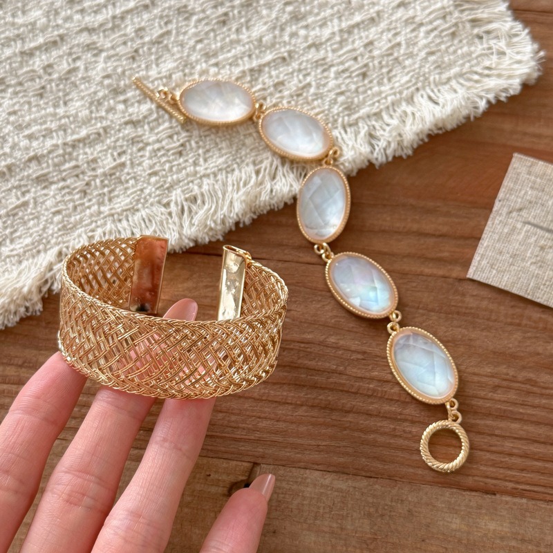Bohemian Woven Resin Oval Brac - огляд і ціна Resin Bangle Bracelet